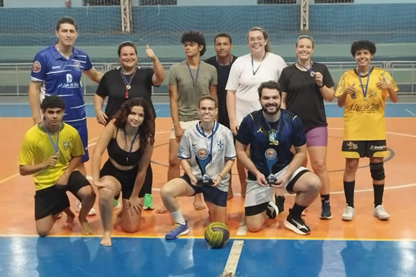 Na Semana do Trabalhador teve bola-queimada!